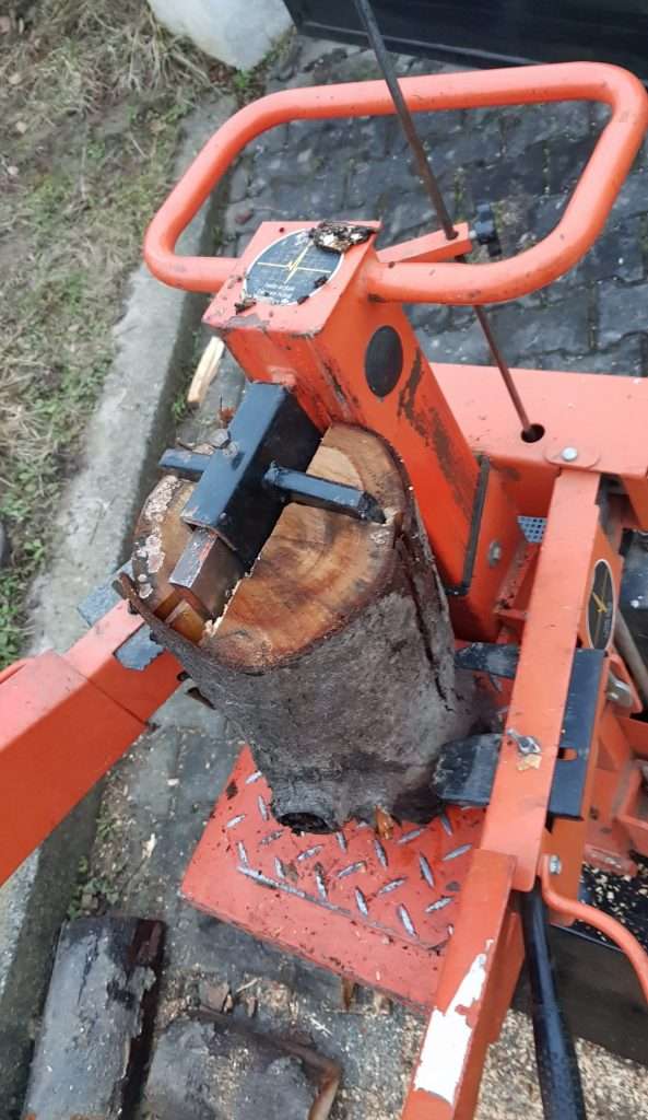 požičovna kosačiek Žilina, Štiepačka na drevo, štiepačka dreva, štiepanie, elektrická, hydraulická štiepačka, požičovňa, Žilina