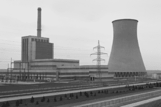 Objevte, jak Československo budovalo svůj jaderný program od výzkumu v Řeži až po výstavbu elektrárny Jaslovské Bohunice. Věda, technologie a ambice v éře 1945–1989.