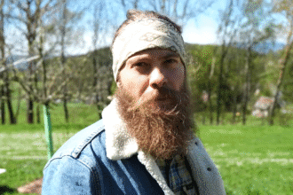 Objevte příběh Tibora Uhlíře, který zasvětil život ochraně starých odrůd ovocných stromů a přírodnímu hospodaření