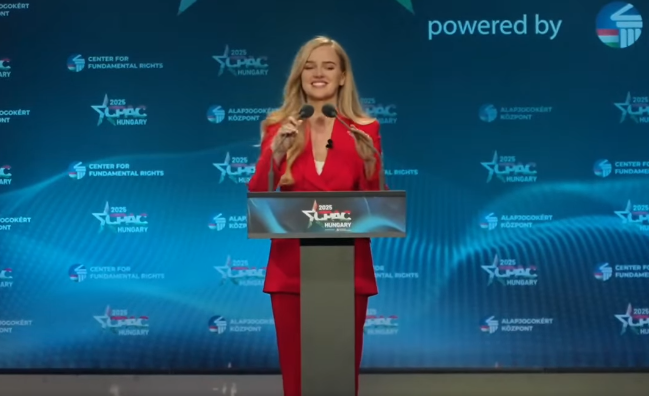 Eva Vlaardingerbroek vystoupila na sjezdu konzervativců (CPAC) v Maďarsku a ostře kritizovala prezidentku Evropského parlamentu