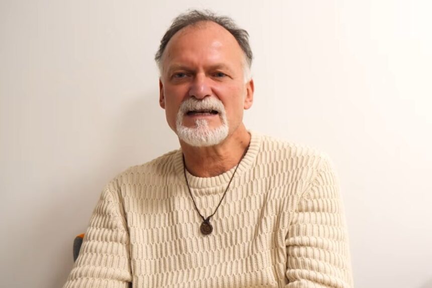 Rozhovor s Janem Rakem o povaze reality, vědomí, limitech moderní fyziky, elektřině, plazmatu a fraktálech. Diskuse, která zpochybňuje zavedené vědecké modely a vybízí k hlubšímu poznání světa i sebe sama.