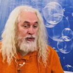 Rozhovor o negativních dopadech větrných turbín na zdraví, krajinu, ekonomiku obcí a stabilitu energetické sítě.